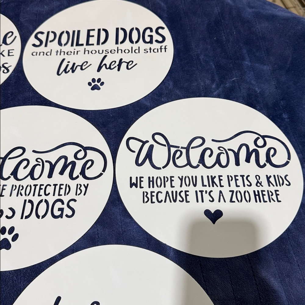 Inspirational stencil set of 9Script Quotes “dogs” and “welcome” - Picture 2 of 6